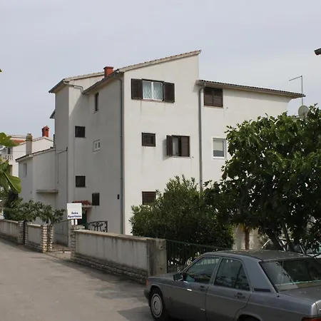 Guest house Apartments And Rooms By The Sea Vodice - 6182 3*