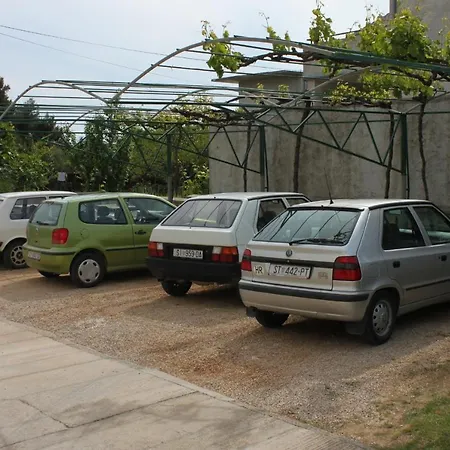 Apartments And Rooms By The Sea Vodice - 6182 Gostinjska kuća