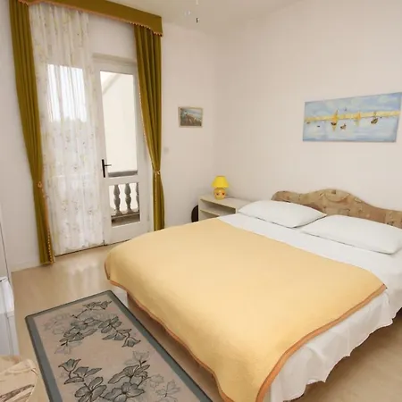 Apartments And Rooms By The Sea Vodice - 6182 3* Vodice