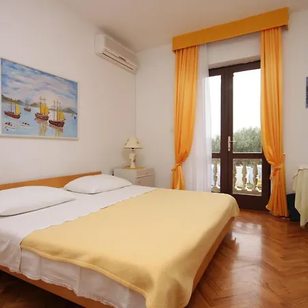 Apartments And Rooms By The Sea Vodice - 6182 3* Vodice