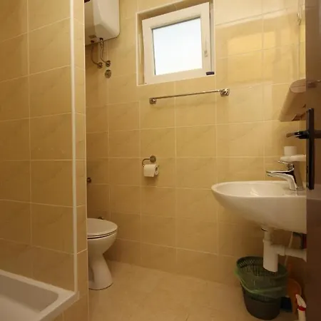 Apartments And Rooms By The Sea Vodice - 6182 3*