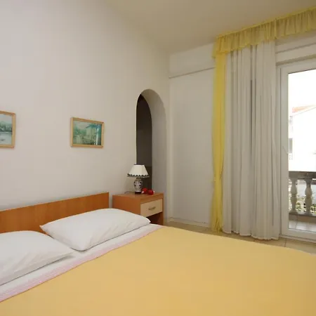 Apartments And Rooms By The Sea Vodice - 6182 3* Vodice