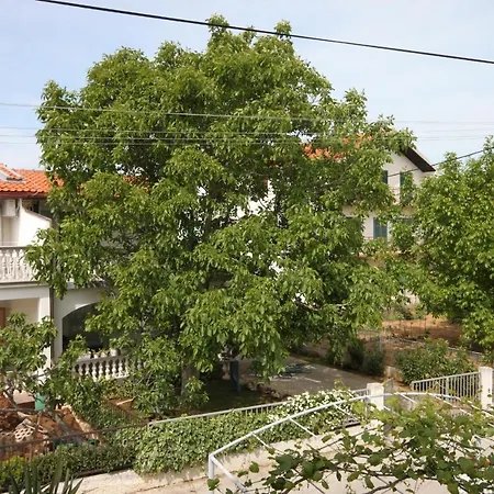 Apartments And Rooms By The Sea Vodice - 6182 Guest house