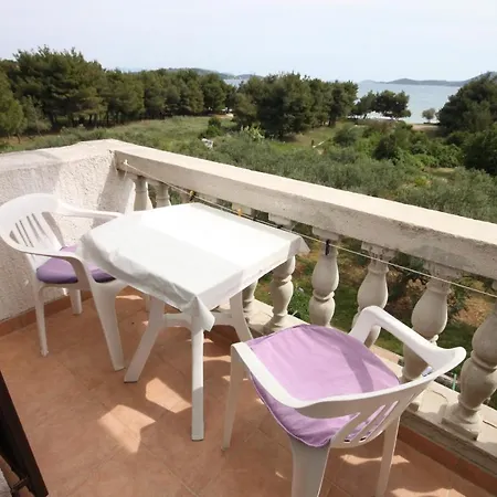 Apartments And Rooms By The Sea Vodice - 6182 3* Vodice