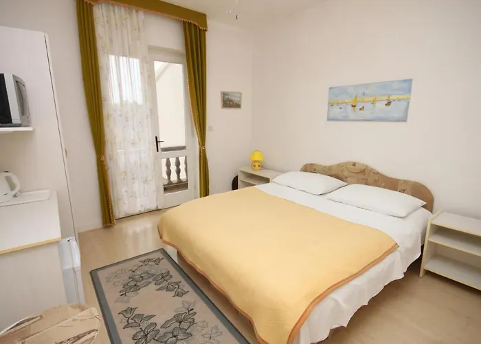 Apartments And Rooms By The Sea Vodice - 6182 3* Vodice