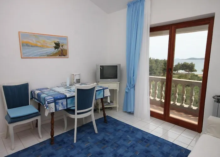 Guest house Apartments And Rooms By The Sea Vodice - 6182 3*