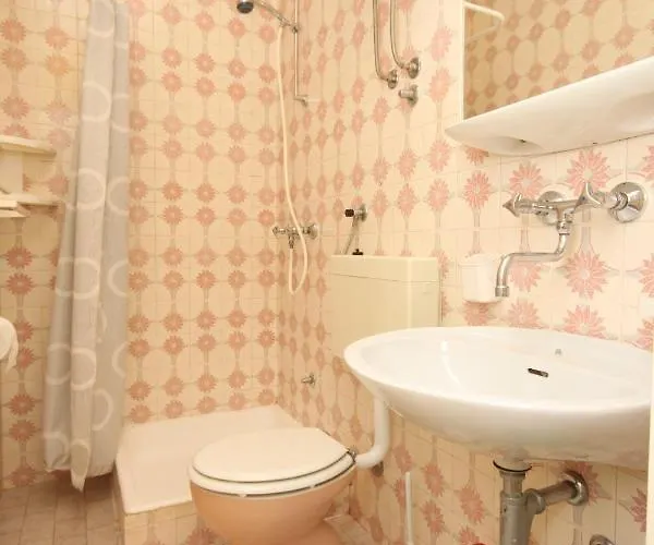 Apartments And Rooms By The Sea Vodice - 6182 Guest house 3*