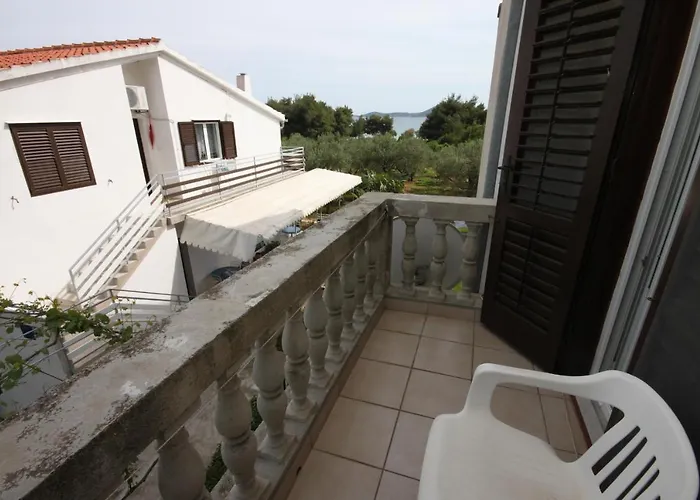 Guest house Apartments And Rooms By The Sea Vodice - 6182 3*