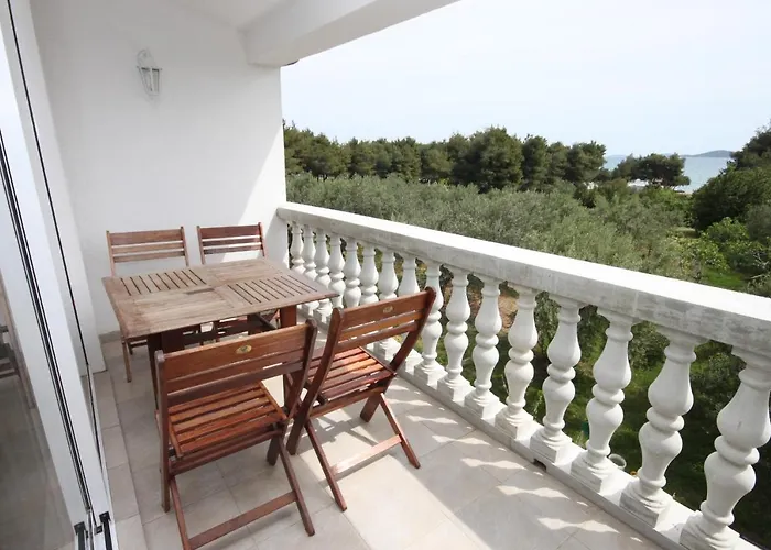 Apartments And Rooms By The Sea Vodice - 6182 Guest house
