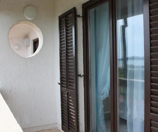 Apartments And Rooms By The Sea Vodice - 6182 Guest house