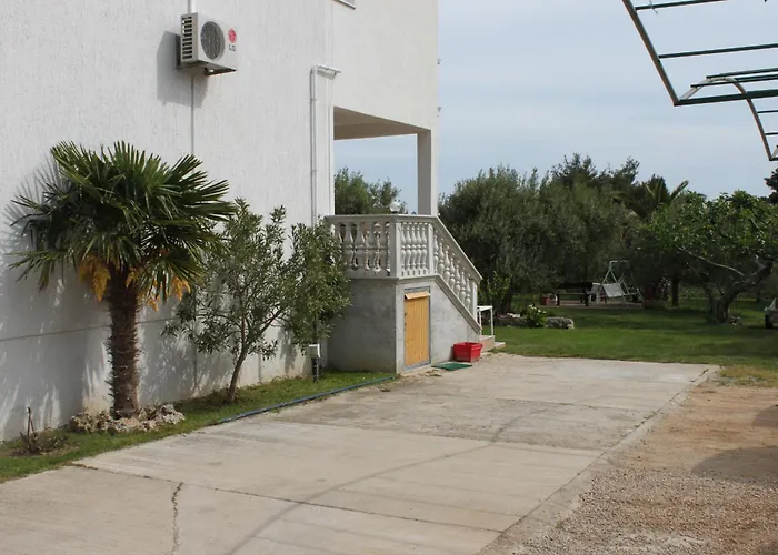 Guest house Apartments And Rooms By The Sea Vodice - 6182